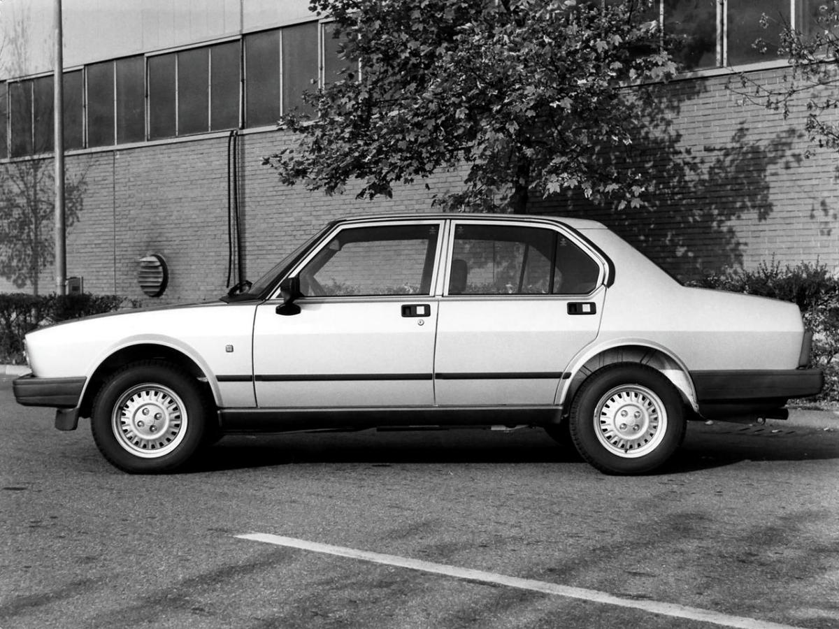 Alfa Romeo Alfetta technical specifications and fuel economy